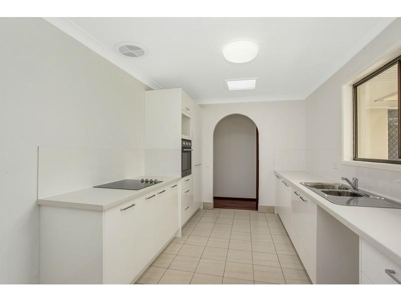 5 Grebe Place, Burleigh Waters QLD 4220