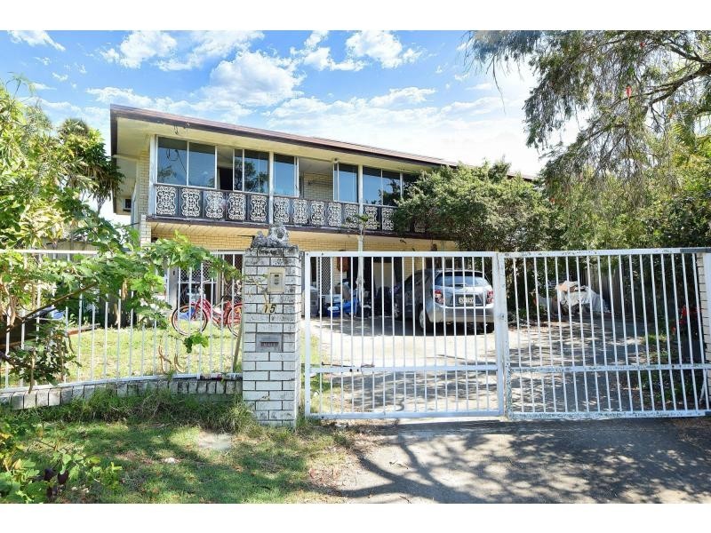 15 Curlew Crescent, Burleigh Waters QLD 4220