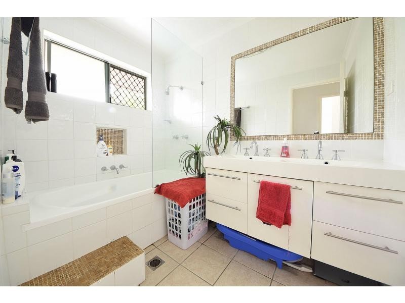 52 Silvabank Drive, Varsity Lakes QLD 4227