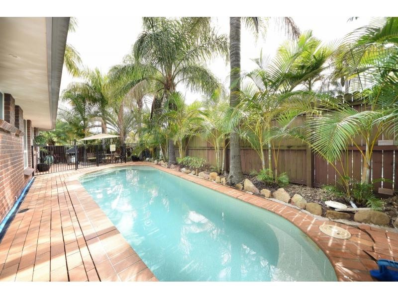 52 Silvabank Drive, Varsity Lakes QLD 4227