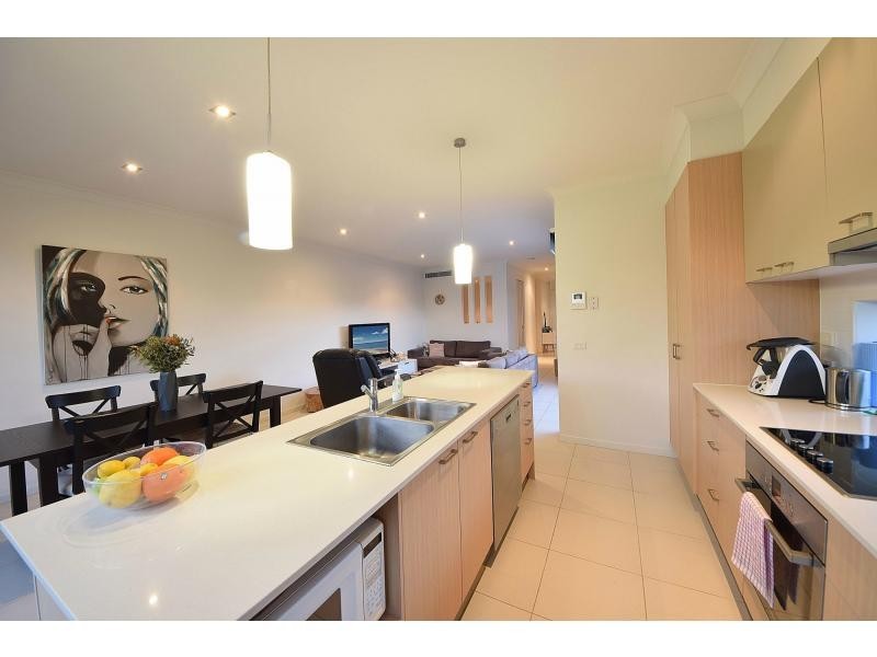 2/36 Albion Avenue, Miami QLD 4220