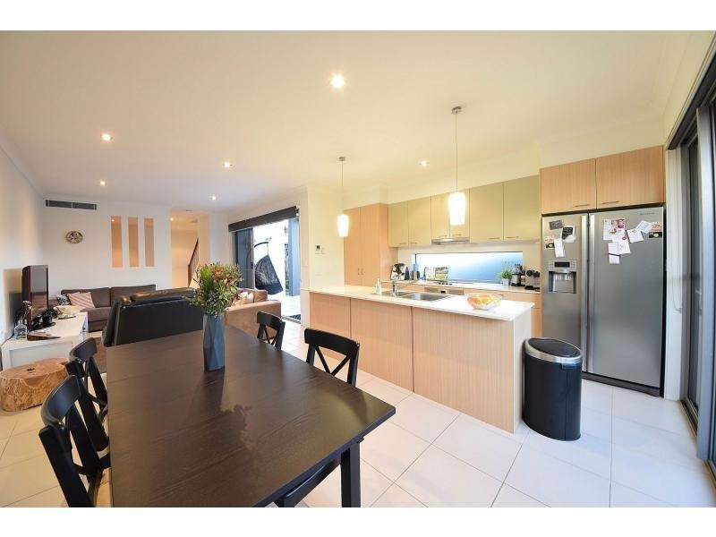 2/36 Albion Avenue, Miami QLD 4220