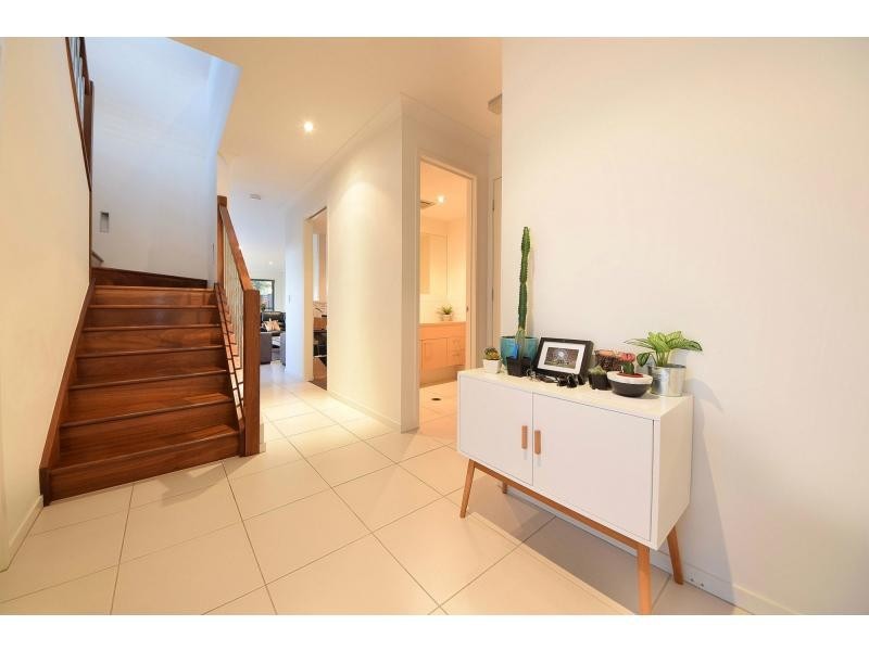 2/36 Albion Avenue, Miami QLD 4220