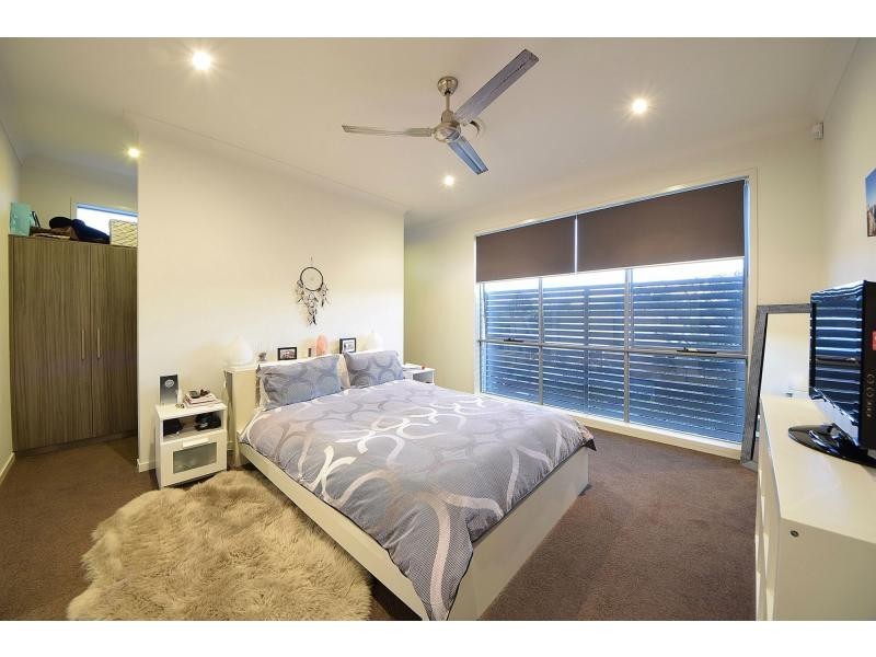 2/36 Albion Avenue, Miami QLD 4220