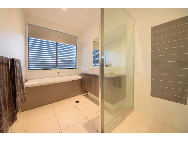 2/36 Albion Avenue, Miami QLD 4220