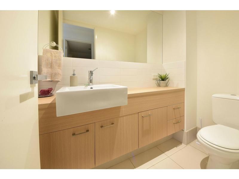 2/36 Albion Avenue, Miami QLD 4220