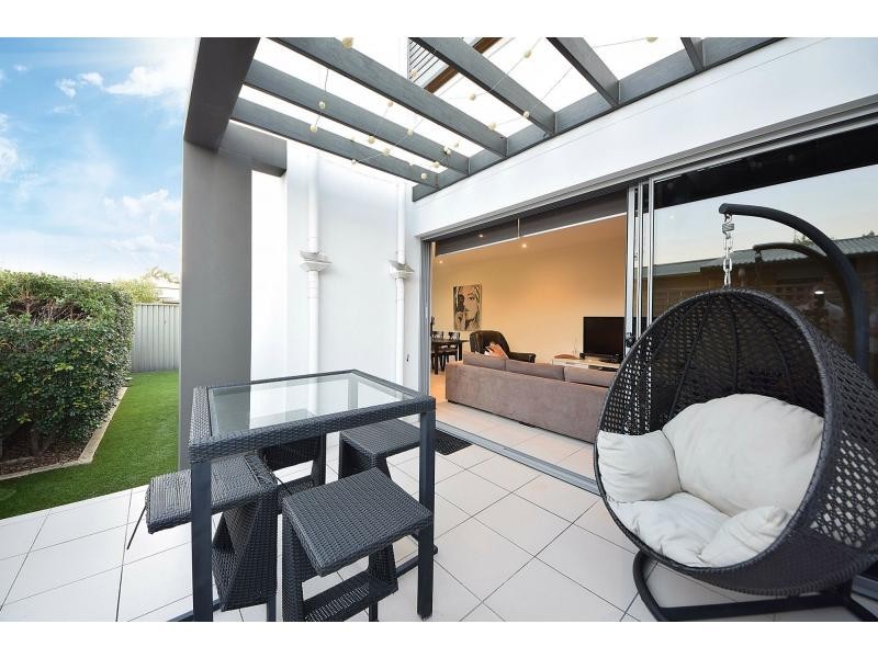 2/36 Albion Avenue, Miami QLD 4220