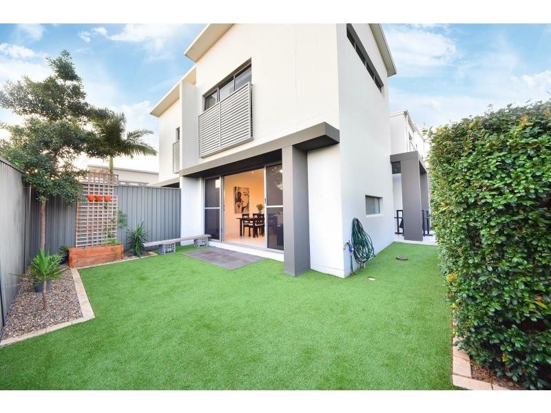 2/36 Albion Avenue, Miami QLD 4220