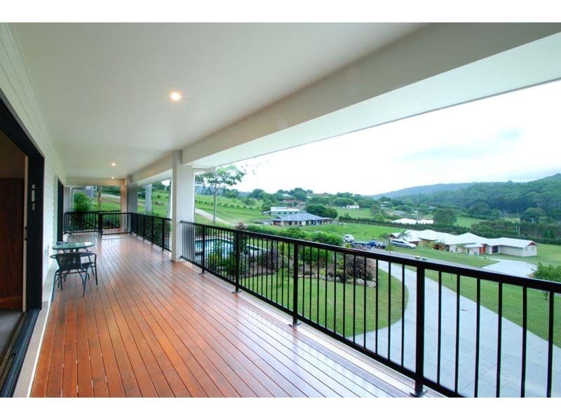 9 Friarbird Crescent, Bonogin QLD 4213