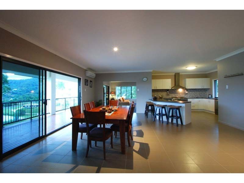 9 Friarbird Crescent, Bonogin QLD 4213