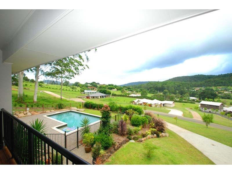 9 Friarbird Crescent, Bonogin QLD 4213