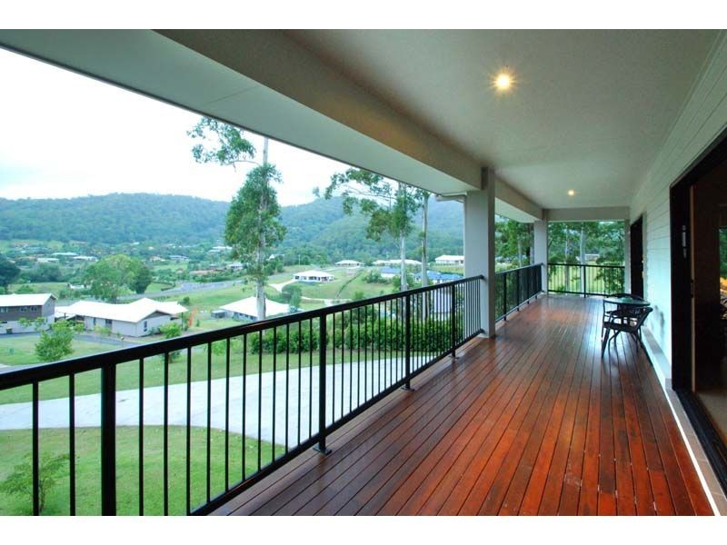 9 Friarbird Crescent, Bonogin QLD 4213