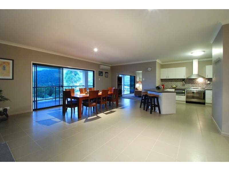 9 Friarbird Crescent, Bonogin QLD 4213