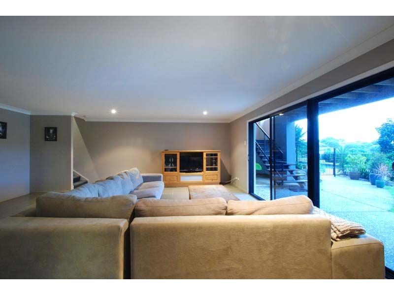 9 Friarbird Crescent, Bonogin QLD 4213