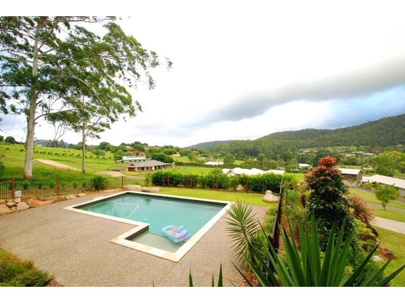 9 Friarbird Crescent, Bonogin QLD 4213