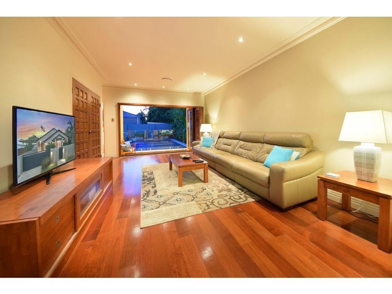 1808 Lower Gold Coast Highway, Burleigh Heads QLD 4220