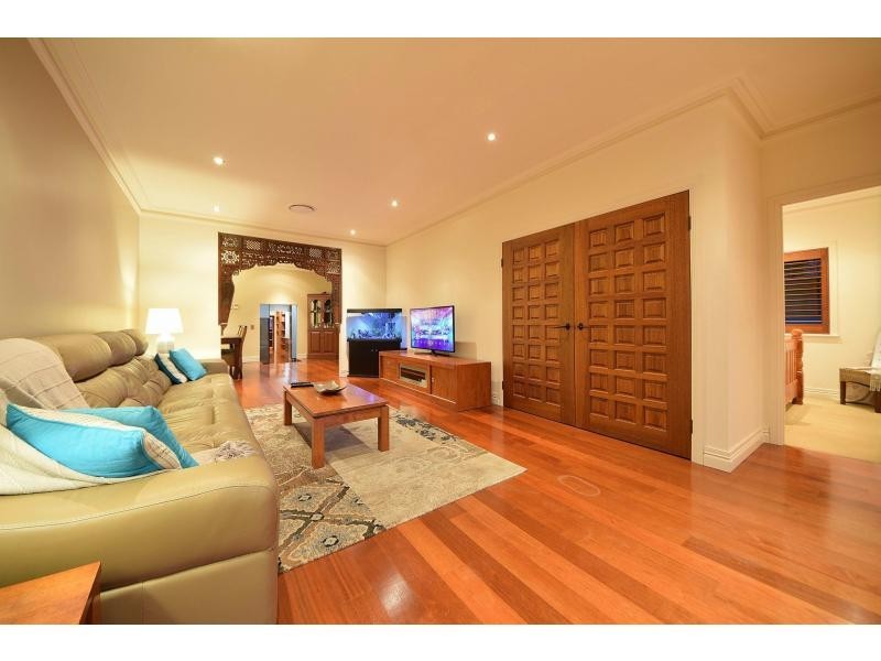 1808 Lower Gold Coast Highway, Burleigh Heads QLD 4220