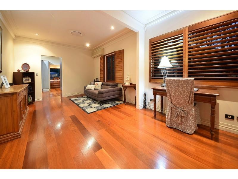 1808 Lower Gold Coast Highway, Burleigh Heads QLD 4220