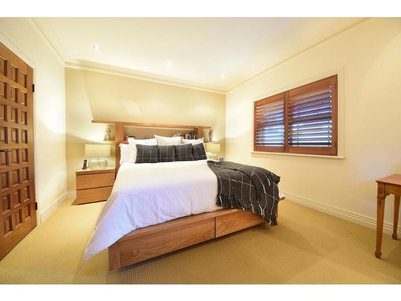 1808 Lower Gold Coast Highway, Burleigh Heads QLD 4220