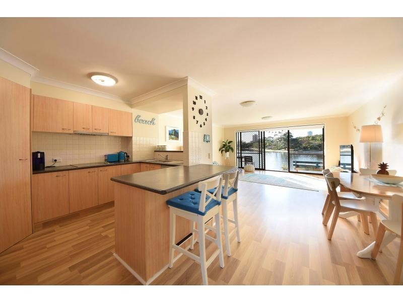 3/8 Sunbird Street, Burleigh Waters QLD 4220