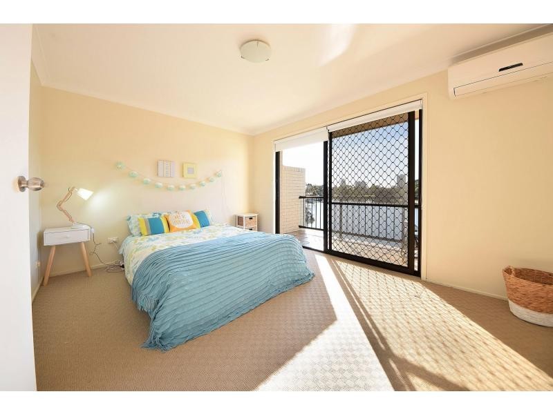3/8 Sunbird Street, Burleigh Waters QLD 4220