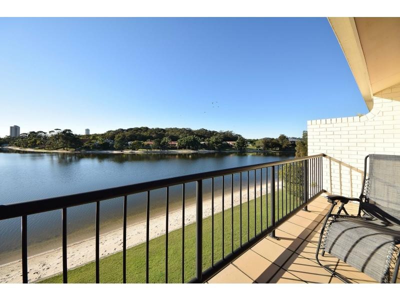 3/8 Sunbird Street, Burleigh Waters QLD 4220