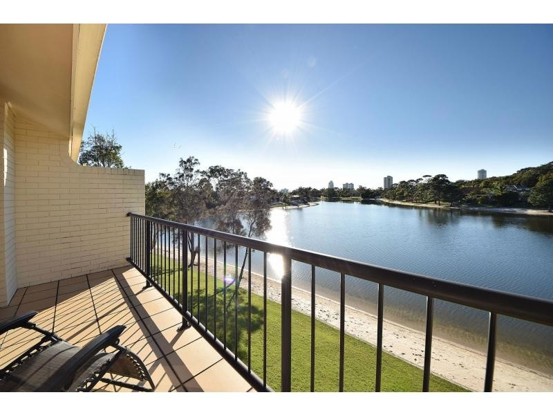 3/8 Sunbird Street, Burleigh Waters QLD 4220