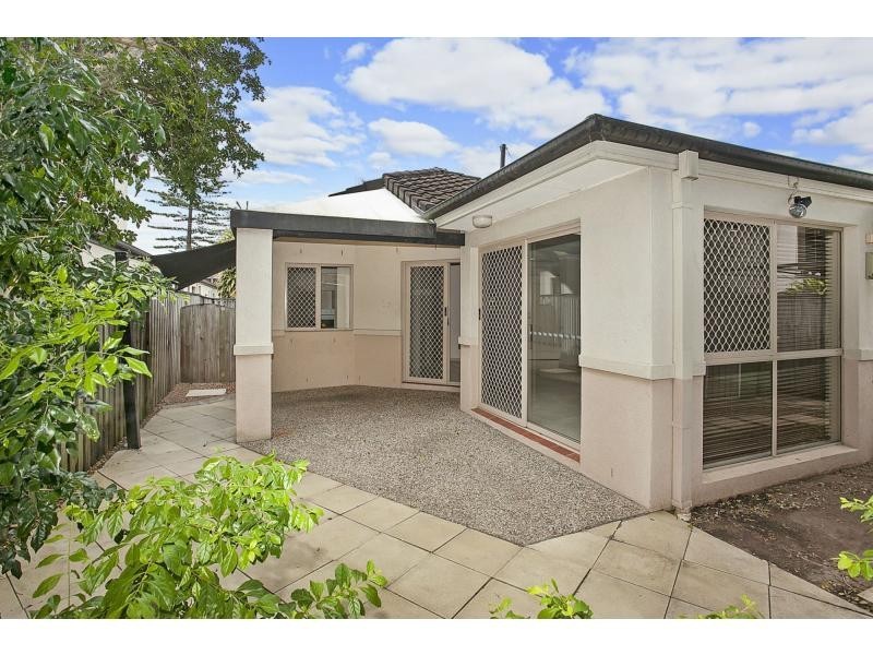 2/17 Miami Shore Parade, Miami QLD 4220