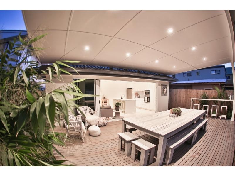 9 Chainey Avenue, Miami QLD 4220