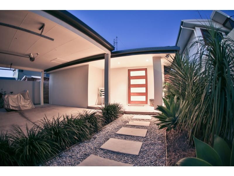 9 Chainey Avenue, Miami QLD 4220