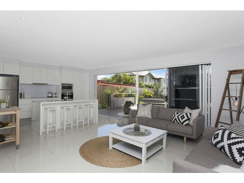 9 Chainey Avenue, Miami QLD 4220