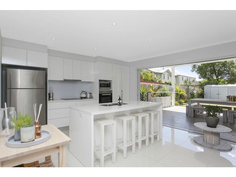 9 Chainey Avenue, Miami QLD 4220