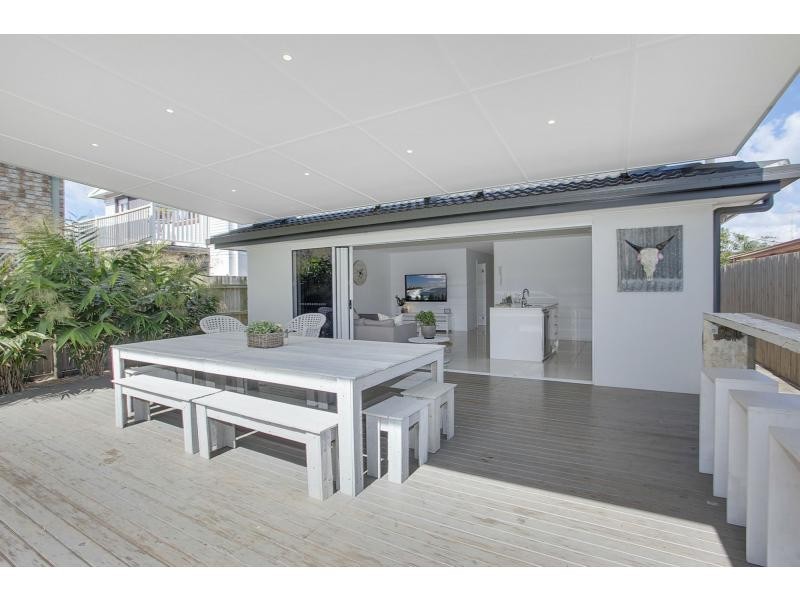 9 Chainey Avenue, Miami QLD 4220