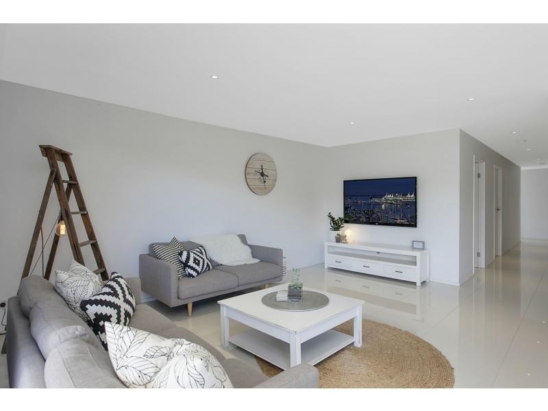 9 Chainey Avenue, Miami QLD 4220