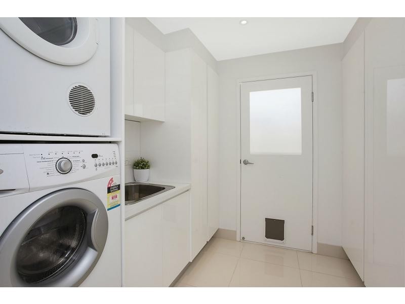 9 Chainey Avenue, Miami QLD 4220