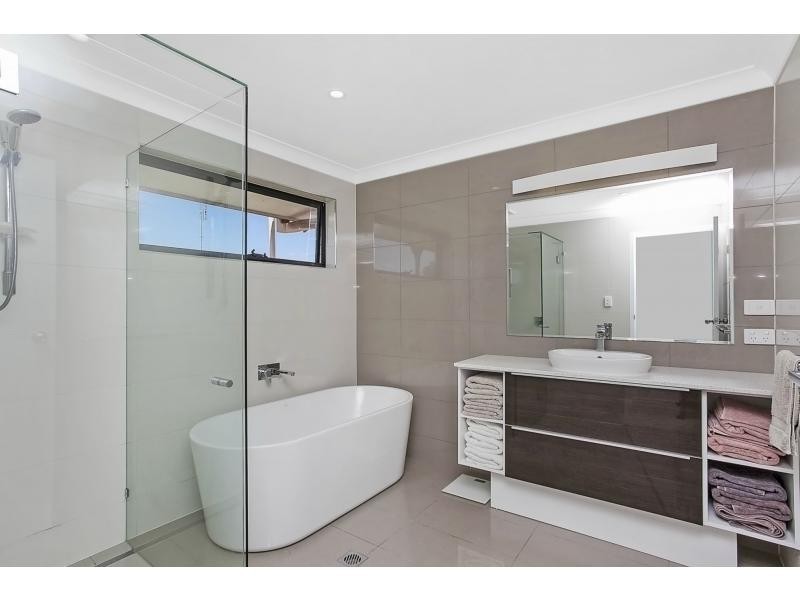 2/7 Peewee Place, Burleigh Waters QLD 4220