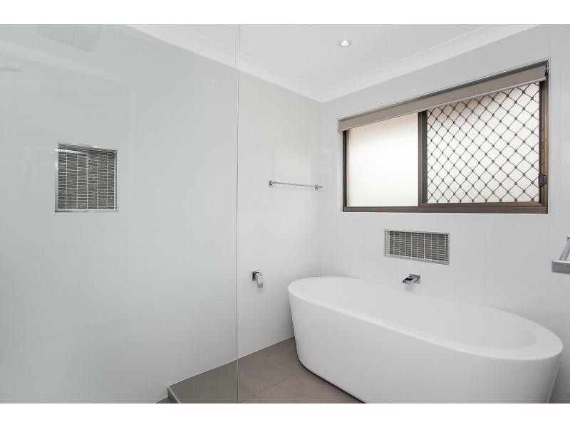 18 Anthony Drive, Burleigh Waters QLD 4220