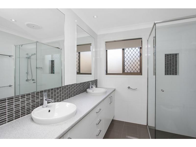 18 Anthony Drive, Burleigh Waters QLD 4220