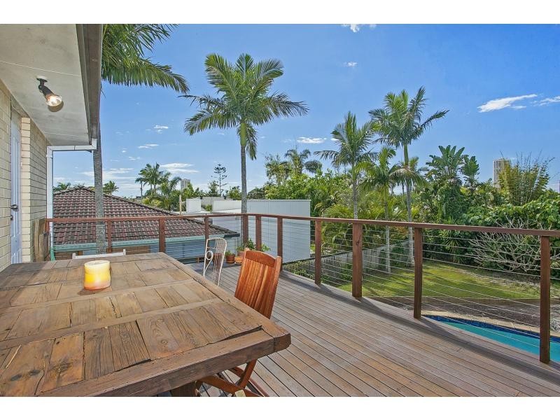 9 Skua Street, Burleigh Waters QLD 4220