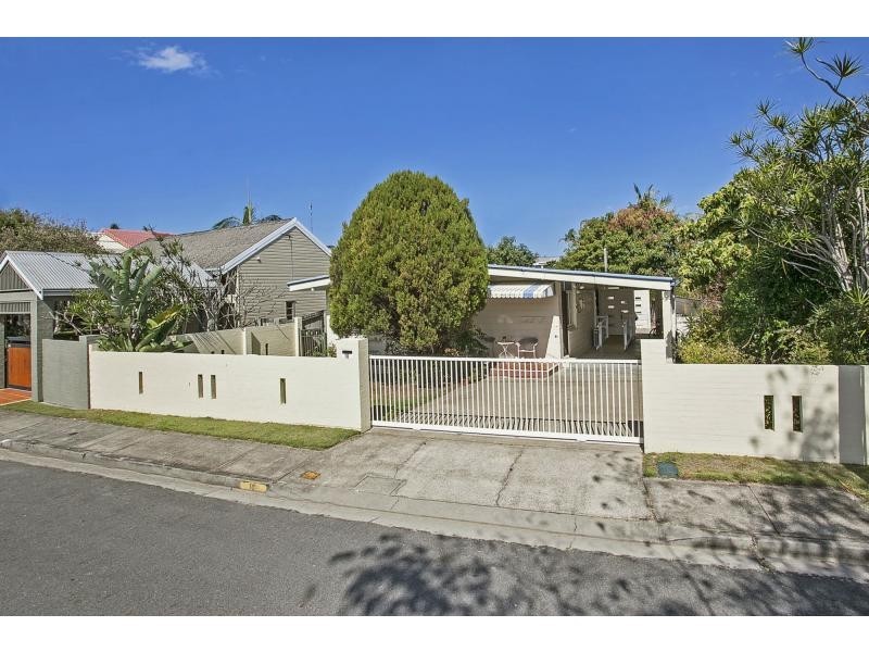 10 Schuster Avenue, Miami QLD 4220