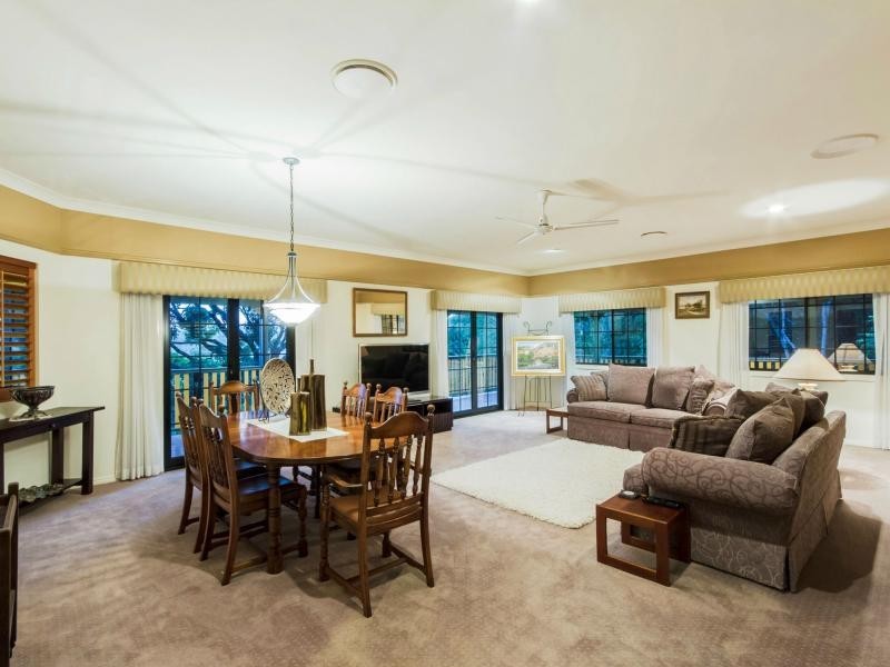 243 West Burleigh Road, Burleigh Heads QLD 4220