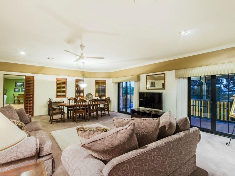 243 West Burleigh Road, Burleigh Heads QLD 4220