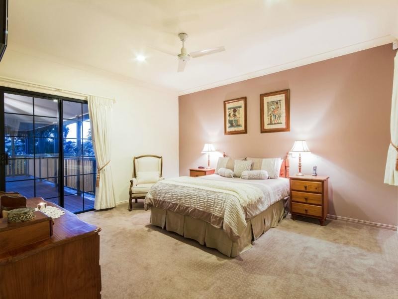 243 West Burleigh Road, Burleigh Heads QLD 4220