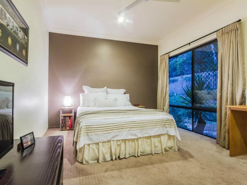 243 West Burleigh Road, Burleigh Heads QLD 4220