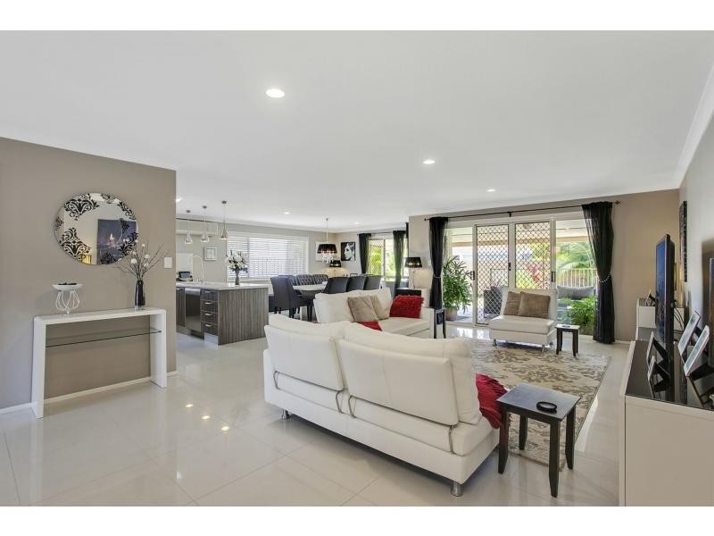 19 Rainbird Close, Burleigh Waters QLD 4220