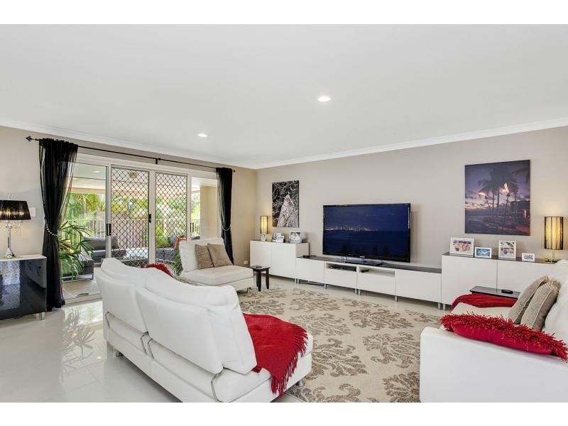 19 Rainbird Close, Burleigh Waters QLD 4220