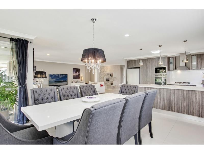 19 Rainbird Close, Burleigh Waters QLD 4220