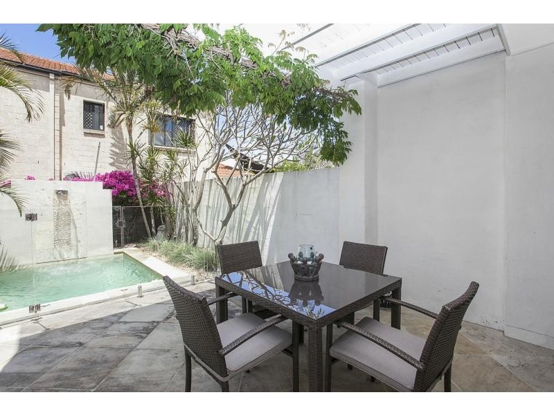 1/14 Miami Shore Parade, Miami QLD 4220