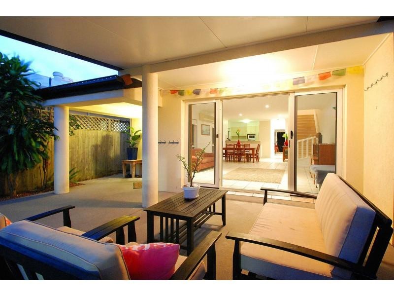 1/10 Anzac Parade, Burleigh Heads QLD 4220