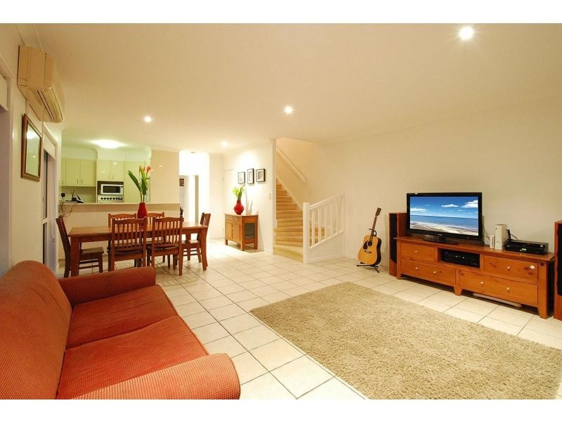 1/10 Anzac Parade, Burleigh Heads QLD 4220